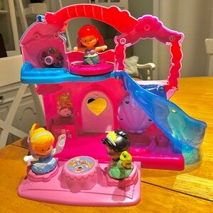 Fisher-Price Little People Toddler Toy Disney Princess Play & Go Castle toy